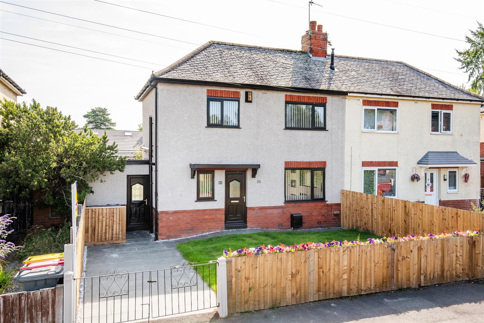 3 bed property in Farringdon Crescent, Preston